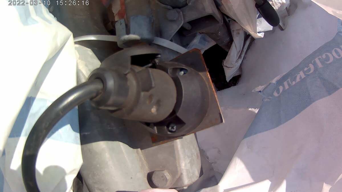 12в на моем караване работали только от автомобиля ,чтобы подключить акб купил розетку 7 пин такую же как на машине установил ее на дышле и подключил к аккумулятору,При езде вилка воткнута в авто ,остановился  переткнул в свою розетку . 