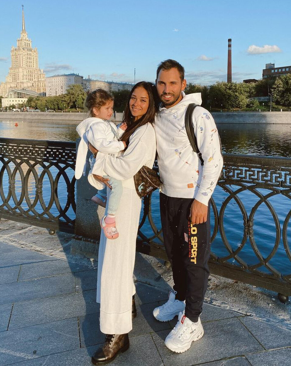 Алина Акилова с бывшем мужем Колей Сердюковым. Фото: https://www.instagram.com/p/CEgWP7MKu4A/?utm_medium=copy_link