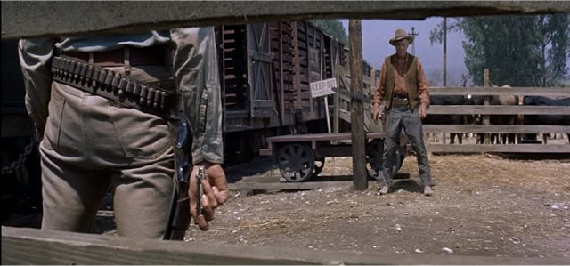 Кадр из х/ф "Великолепная семерка"1960 г., сцена дуэли ножа против револьвера