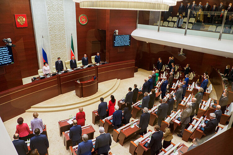 Часть мошеннических звонков в Татарстан шла с территории Украины, отметил Хохорин, отвечая на вопрос депутата Мансура ГарифуллинаФото: Андрей Титов