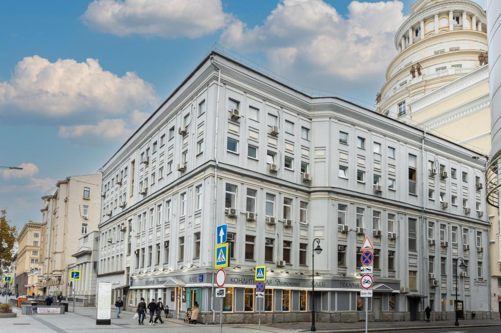 Старые квартиры: "Чтобы подойти к окну, надо было подняться по ...