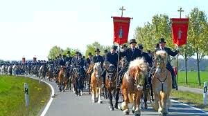 Процессия: 10 км туда и столько же обратно