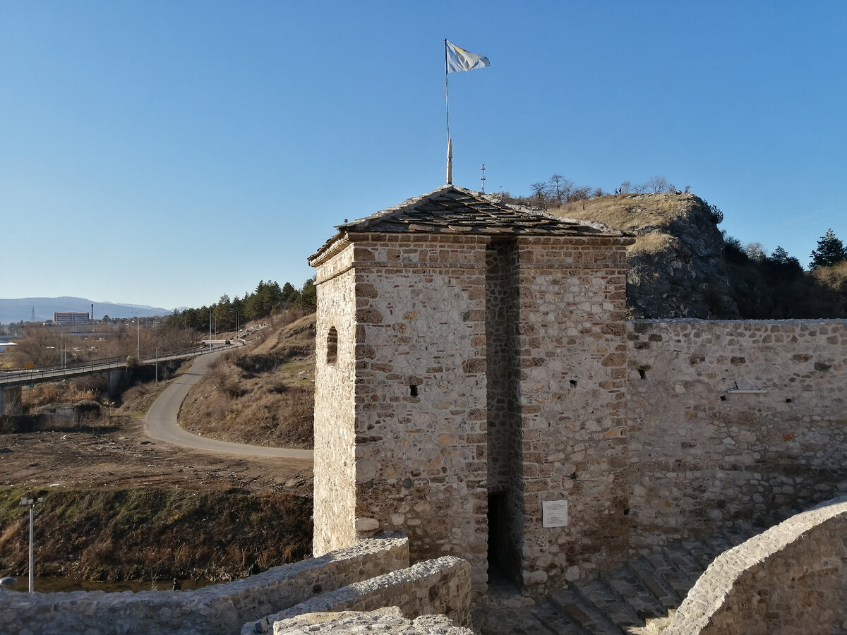 Вид с крепости Момчилов-град на окрестности Пирота. Февраль 2020 года, фото автора.