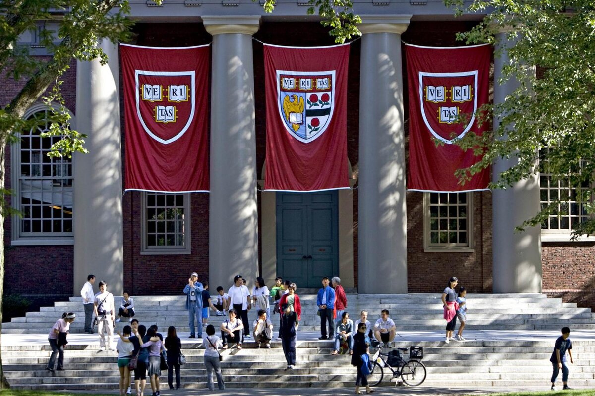Harvard University США