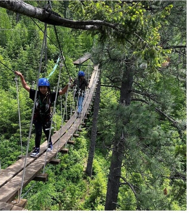 Кардашьян отвезла дочь в элитный пионерлагерь на частном самолете. ФОТО