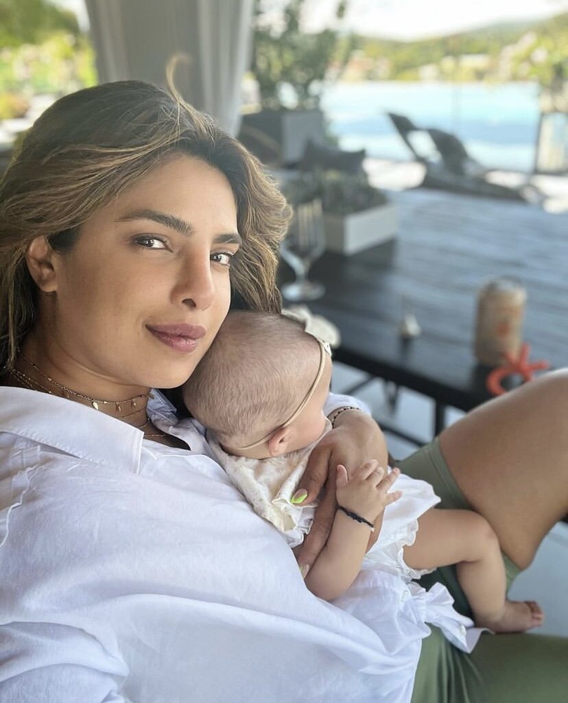     Приянка Чопра с дочкой. Фото: @priyankachopra