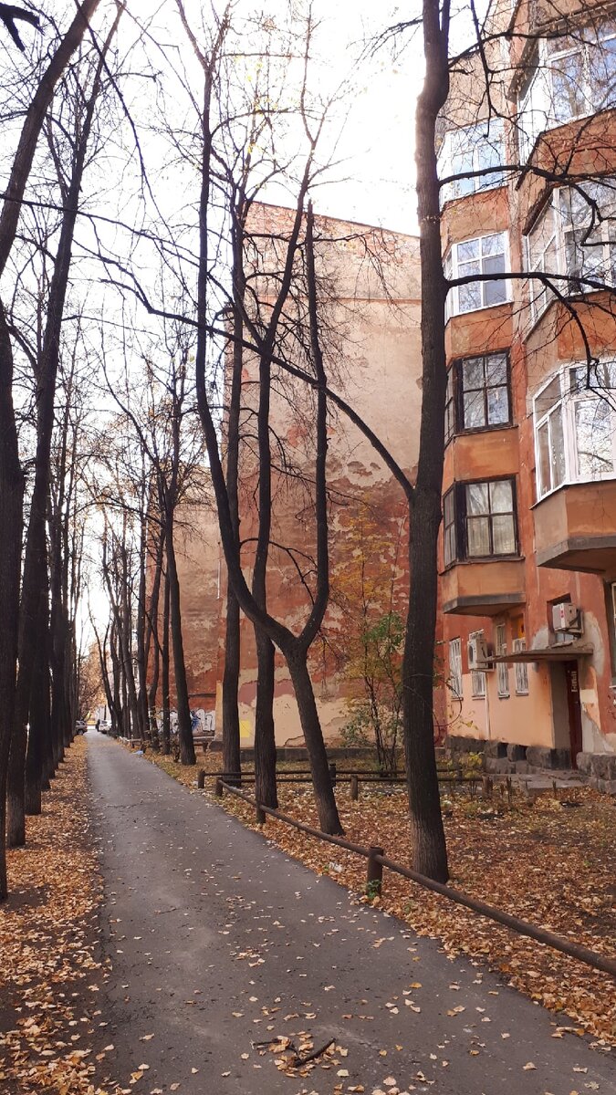 "Городок чекистов" (жилищный комбинат НКВД). Годы строительства - 1929 - 1936. Построено в стиле конструктивизма. 