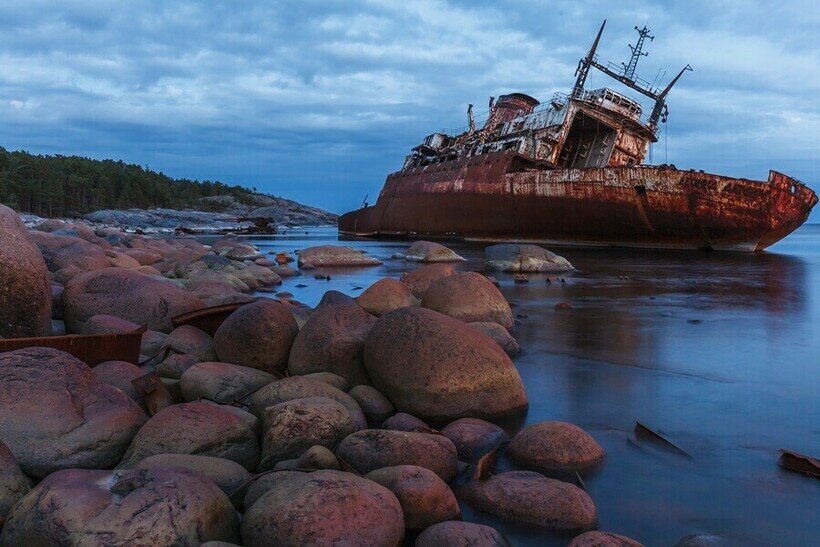    Берег острова. Фото: vsegda-pomnim.com
