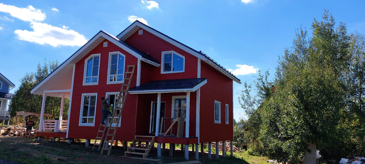 Меняе цветовую гамму на соседней доме, всего строи 4 дома. Тел.896722701йй