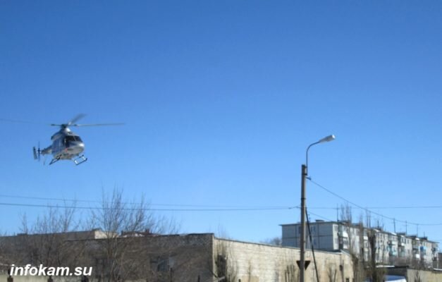    Вертолет «Ансат» забирает из Камышина экстренного больного