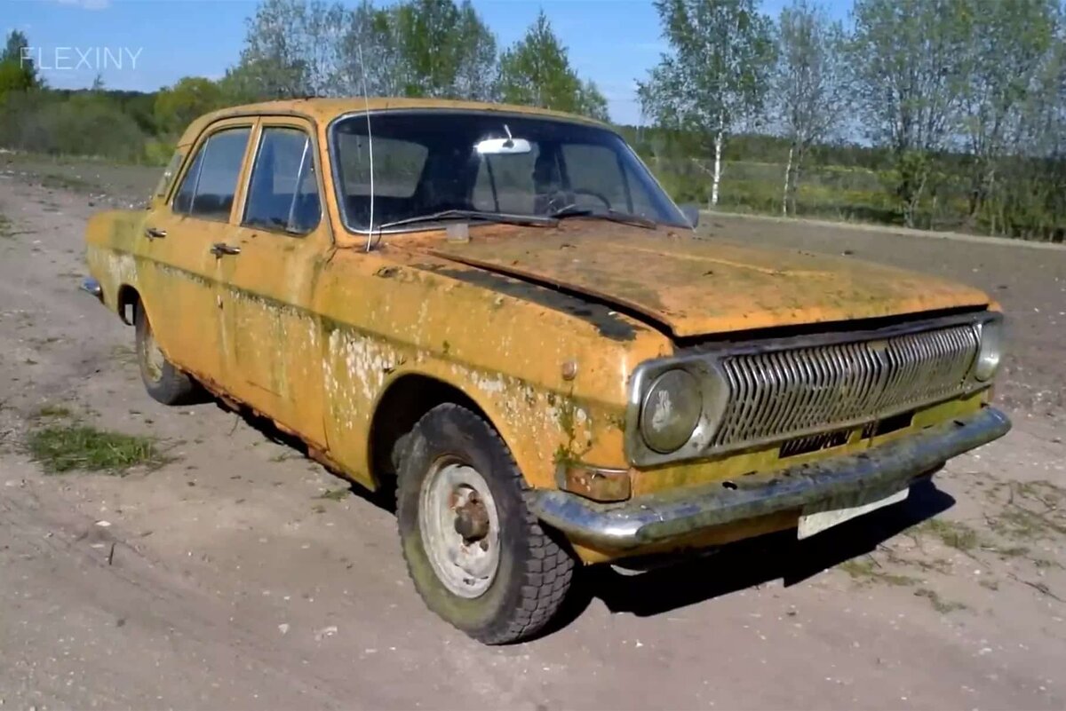Автомобильный YouTube-канал «Flexiny» выпустил новый видеоролик, в котором продемонстрировал советский седан «ГАЗ-24 Волга», забытый в лесу на 18 лет.