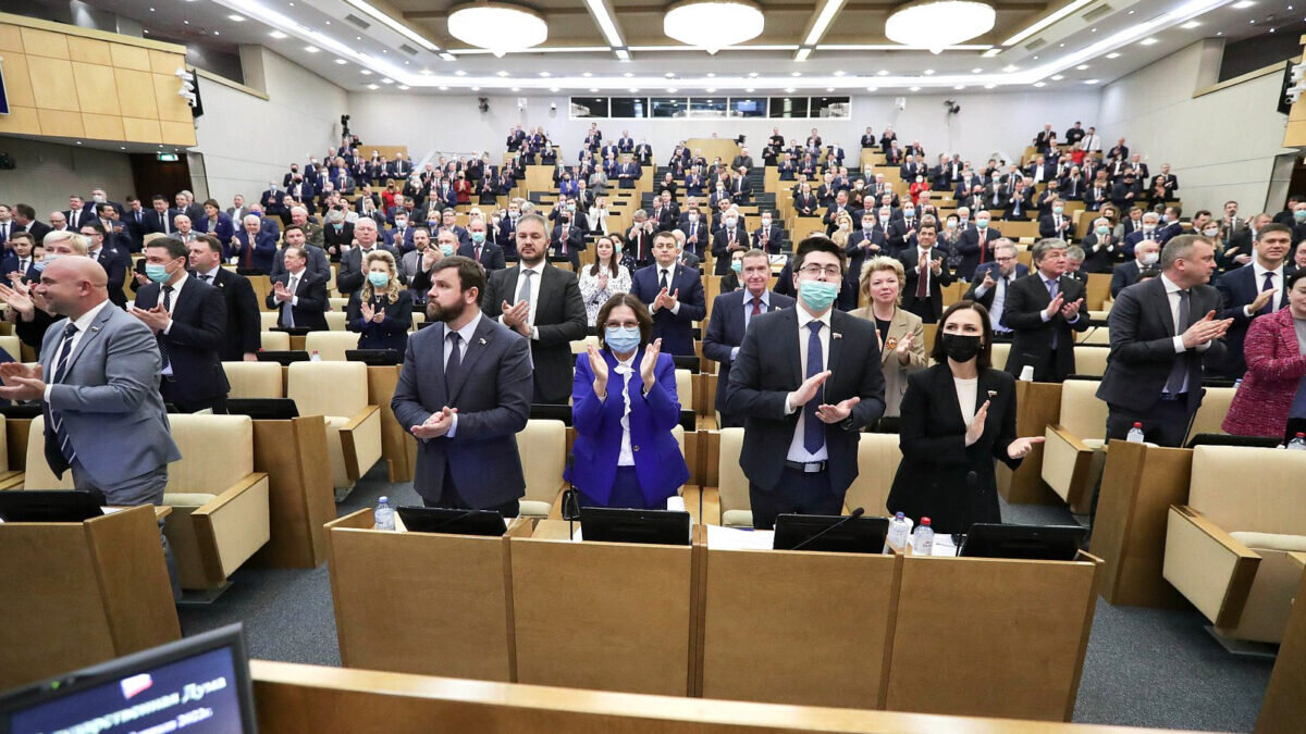 Депутаты госдумы. Санкции депутатов. Госдума образование. Никаких шопингов. Депутаты государственной думы 2022.