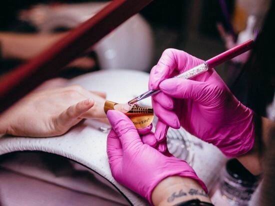     В это время на Руси бушевали ветры, а в них, по поверьям, и представители темных сил. / canva.com