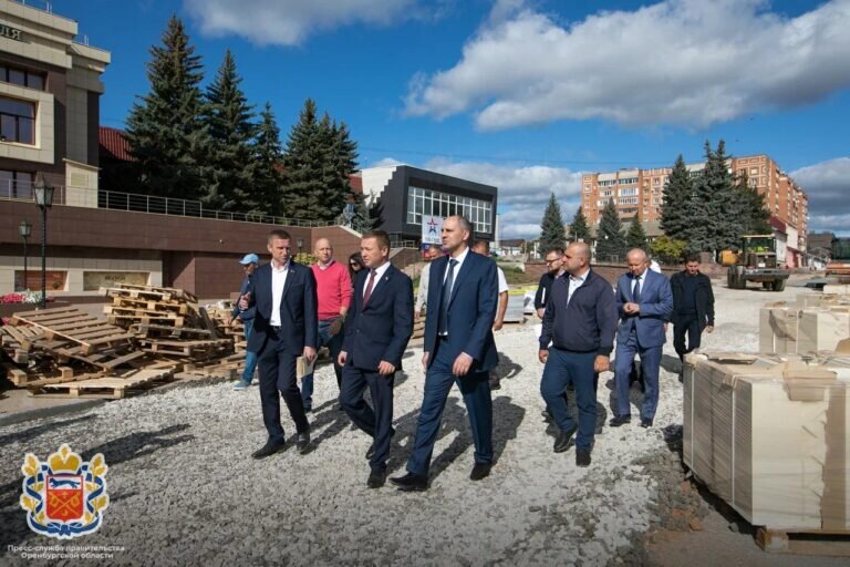    Губернатор Денис Паслер осмотрел объекты благоустройства в Бугуруслане Андрей Севостьянов