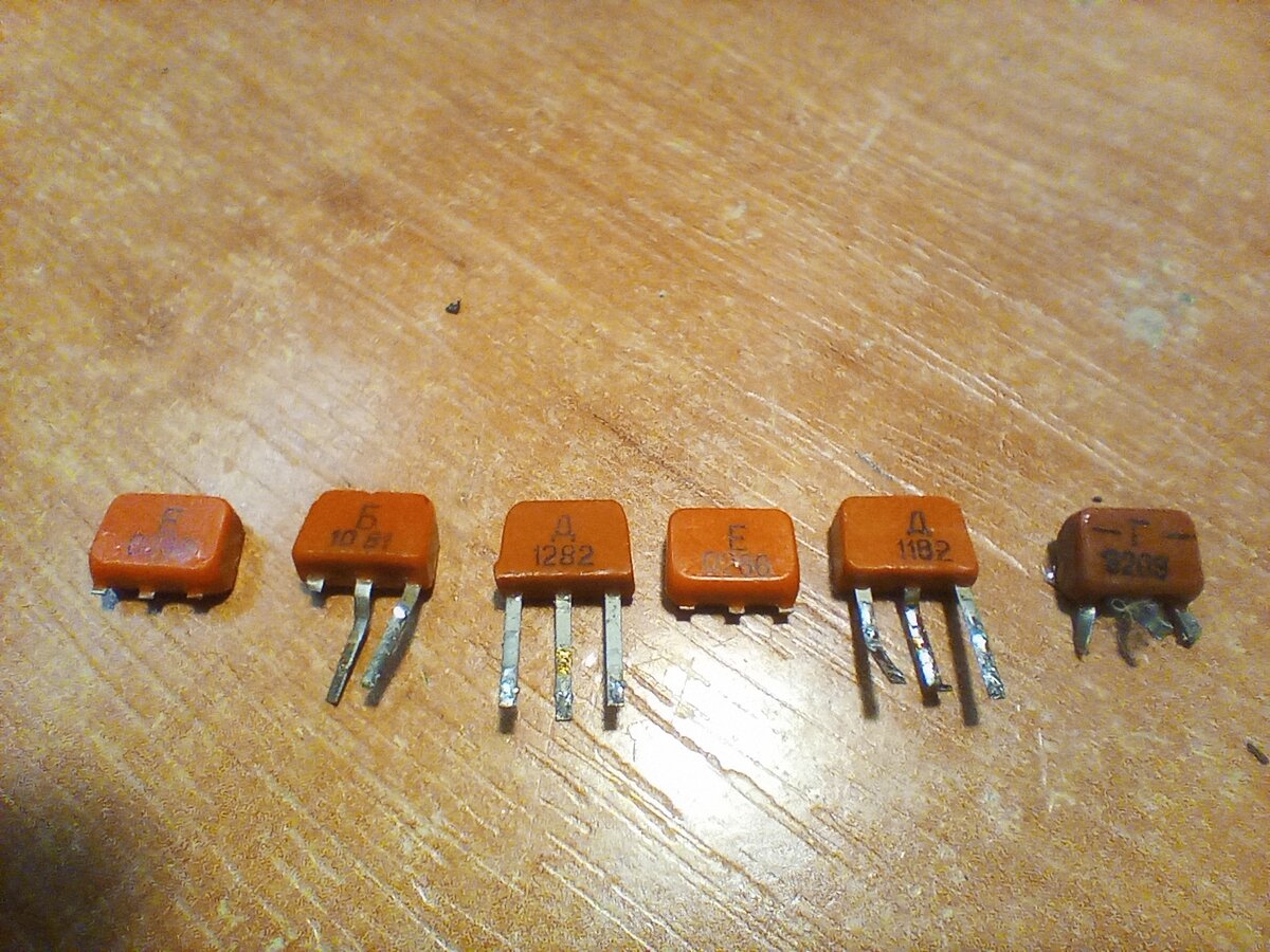 Разные буквы, разные года.