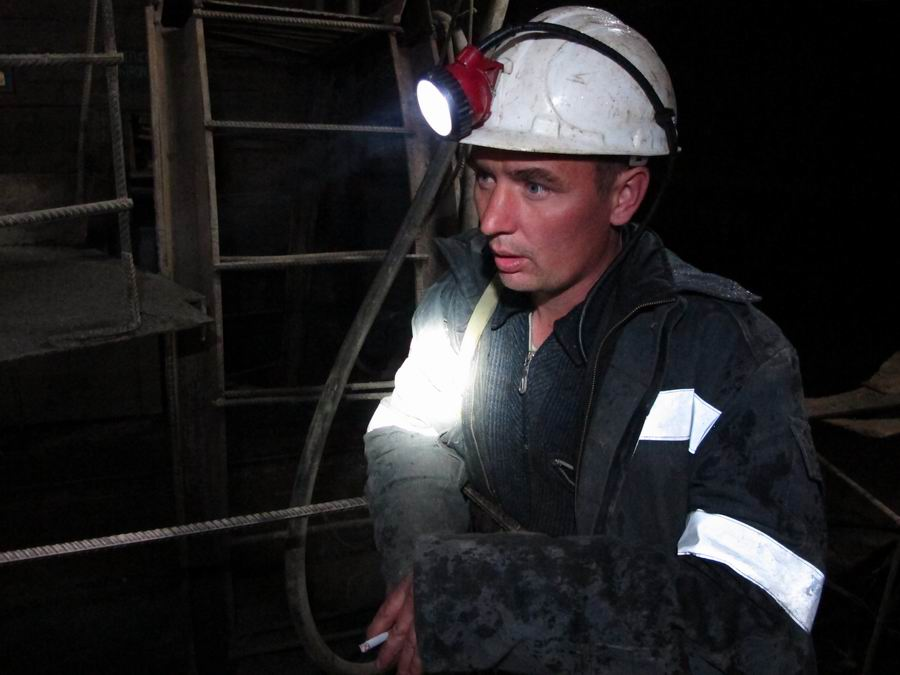 электрослесарь в шахте. шахта кирова суэк. шахтер проходчик профессия. шахта полысаевская. шахты «анжерская-южная».