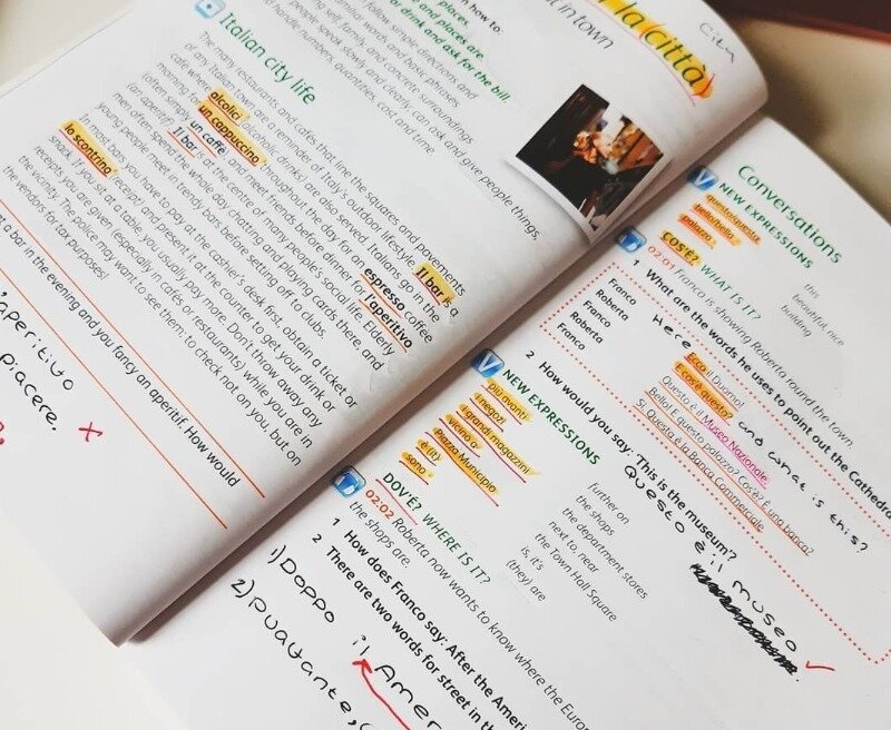 произношение th в английском языке. правило в английском языке live или lives. дифтонги в английском языке произношение. отличие living alive. разница между live и leave.