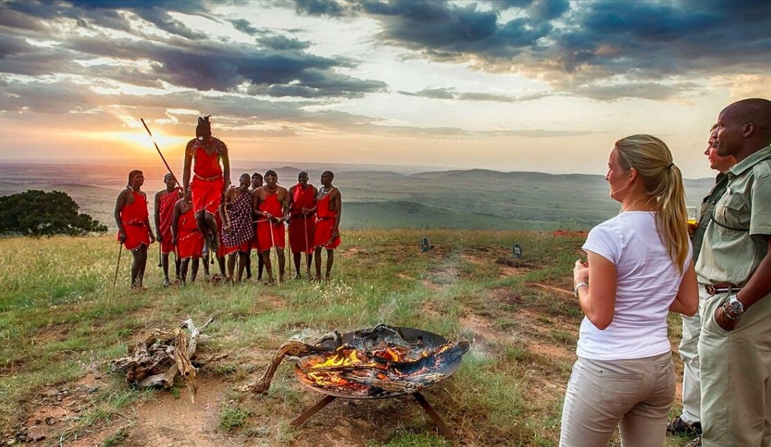 Путешествие европейца. Serengeti National Park Масаи. Джайлоо туризм в Африке. Экотуризм в Танзании. Пешее сафари Танзания.