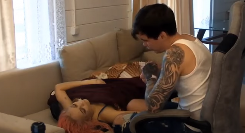 заморозил беременную девушку на балконе, выдав вердикт: «Окоченела» , в прямом эфире. Фото из свободных источников. 