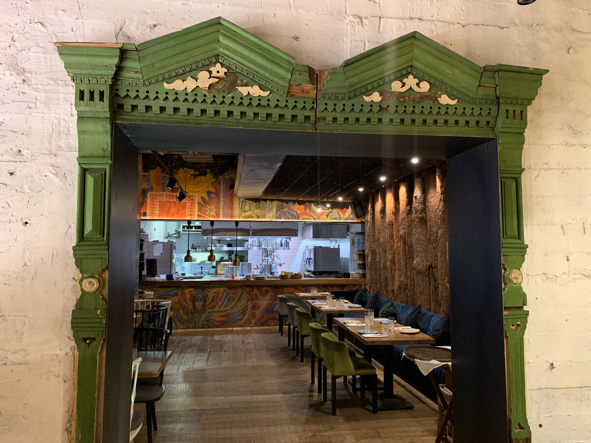 Интерьер - переход между залами