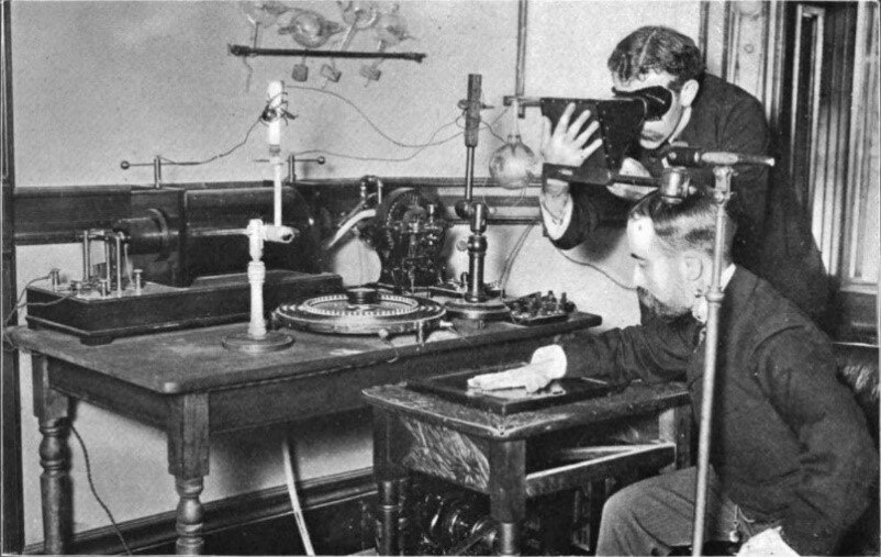 Рис.1 пример рентгеновского аппарата начала XX века