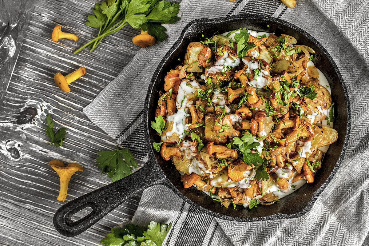 Запечённый картофель с лисичками и индейкой в соусе Бешамель