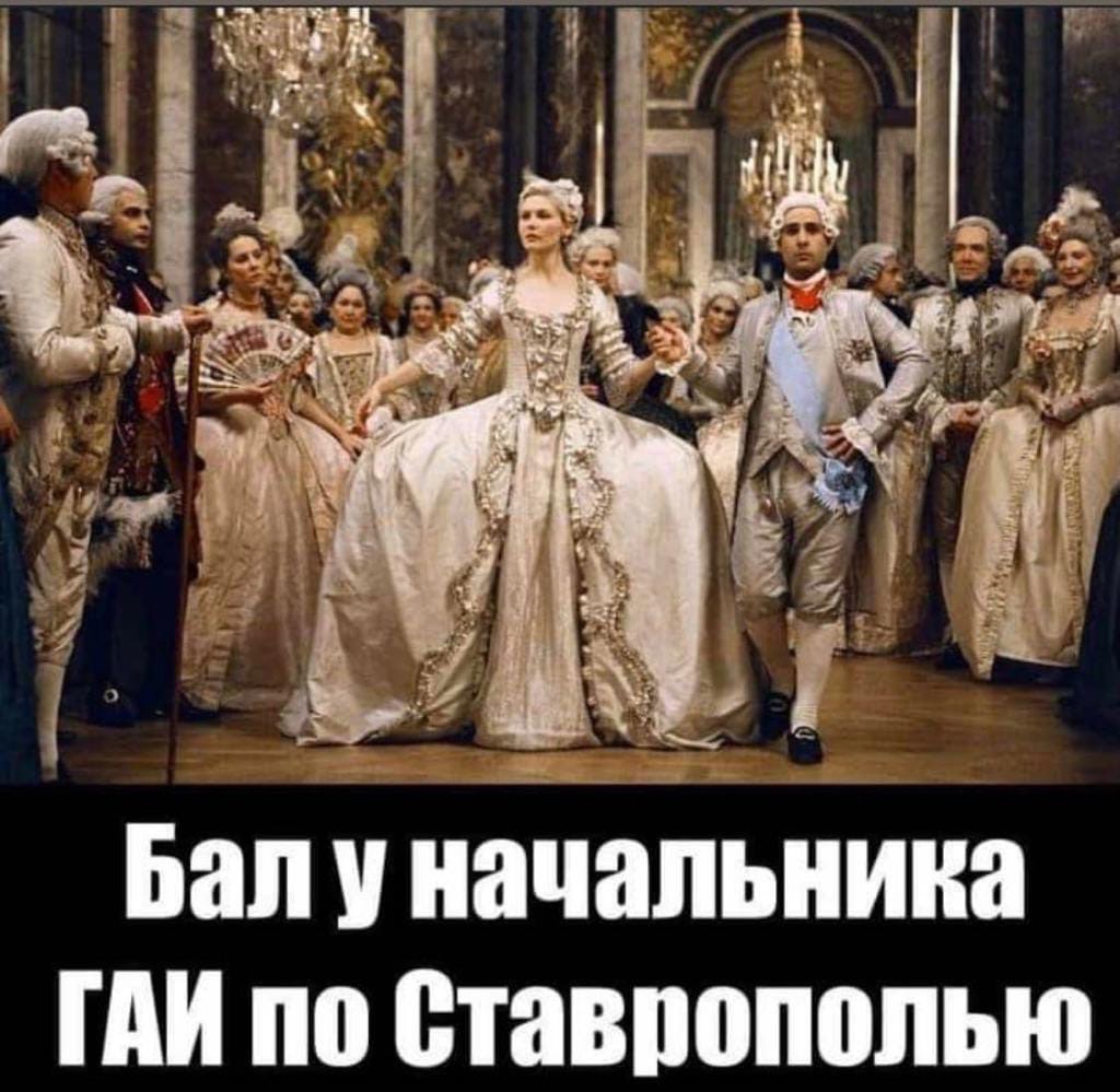 Замок Иф с золотым унитазом и ёршиком, украшенным стразами.4