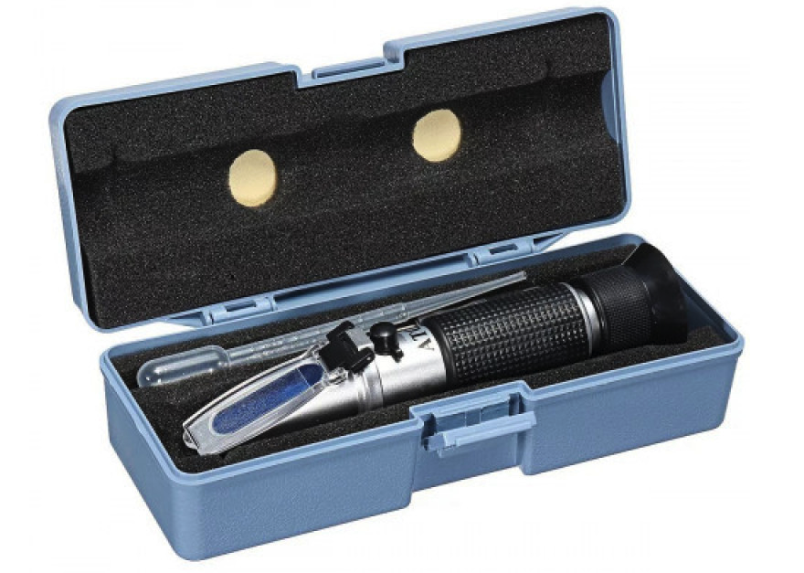 Общий вид рефрактометра - упакован в красивую пластиковую коробку