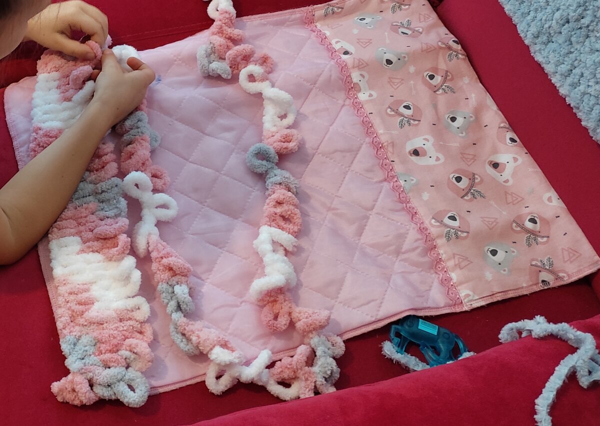 Ребёнок учится вязать. Фотографии автора статьи, если не указано иначе