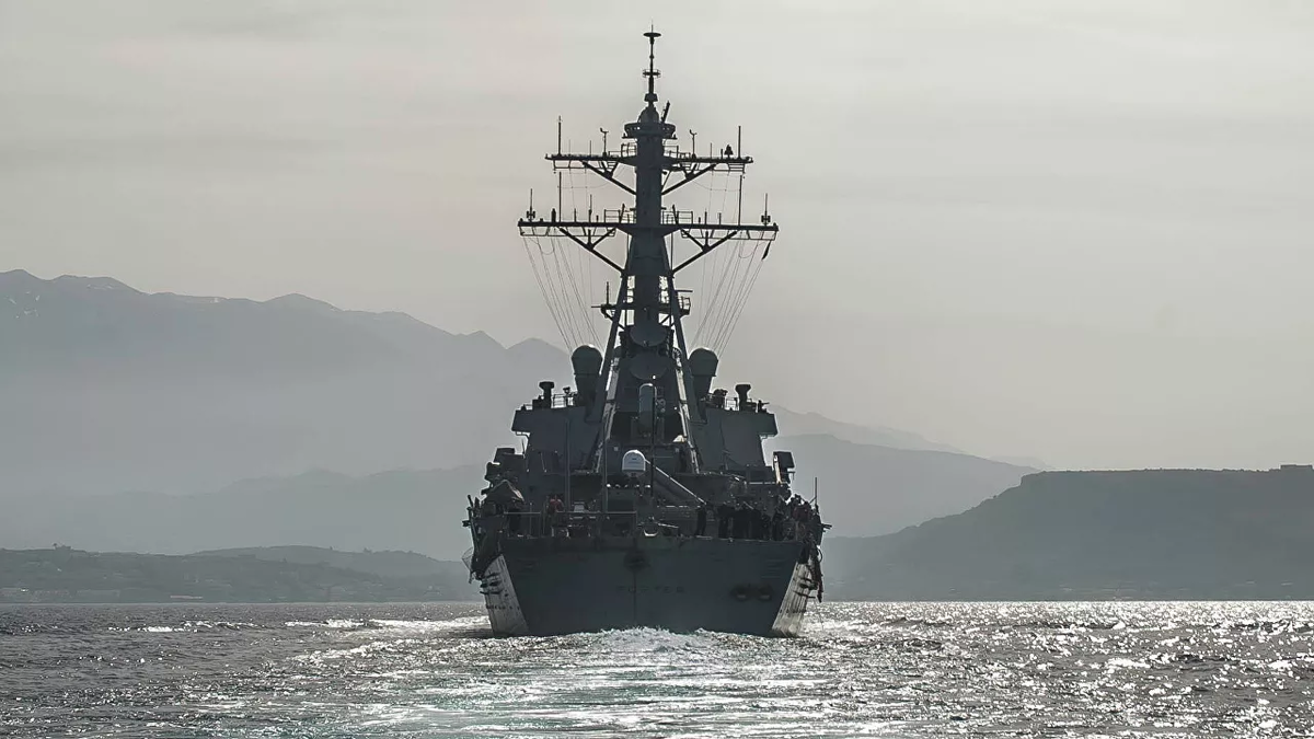 Эсминец ВМС США "Портер" движется в Черное море (© @USNavyEurope/Twitter)