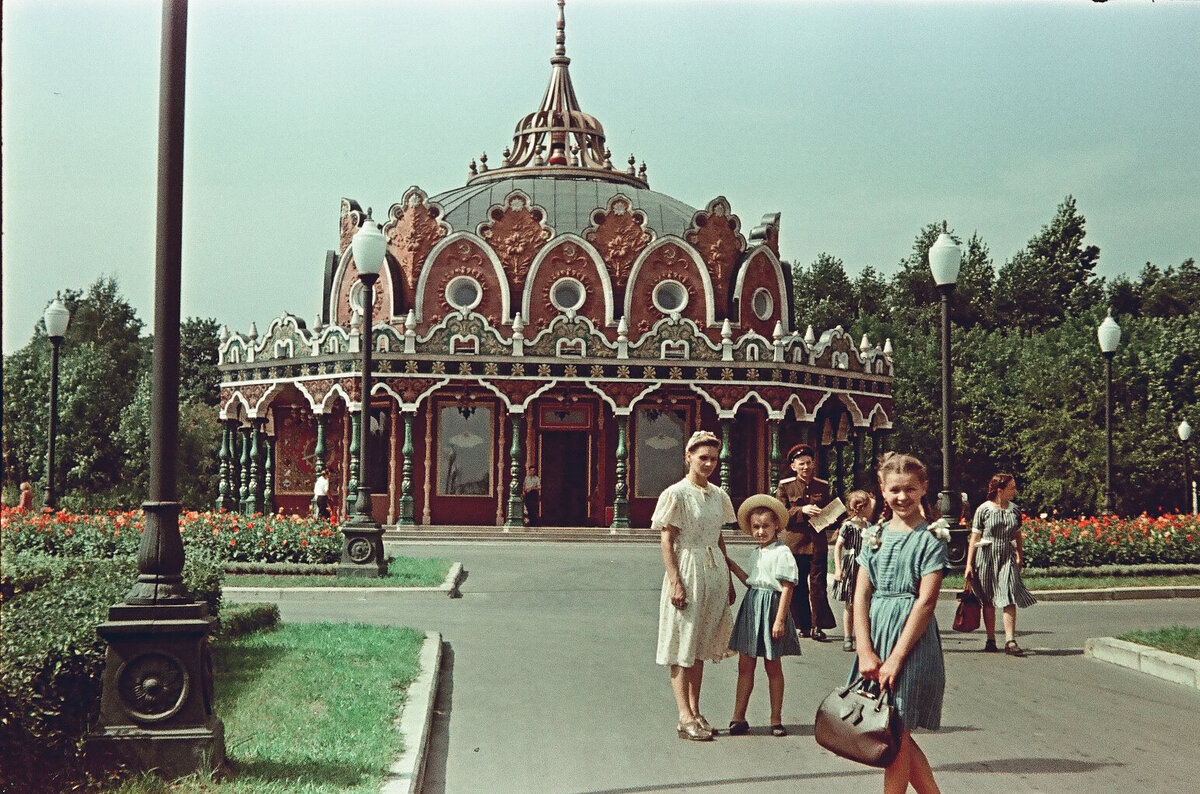 Главный павильон ВДНХ 1954