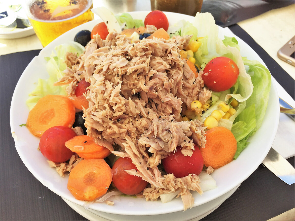 салат с тунцом в Испании