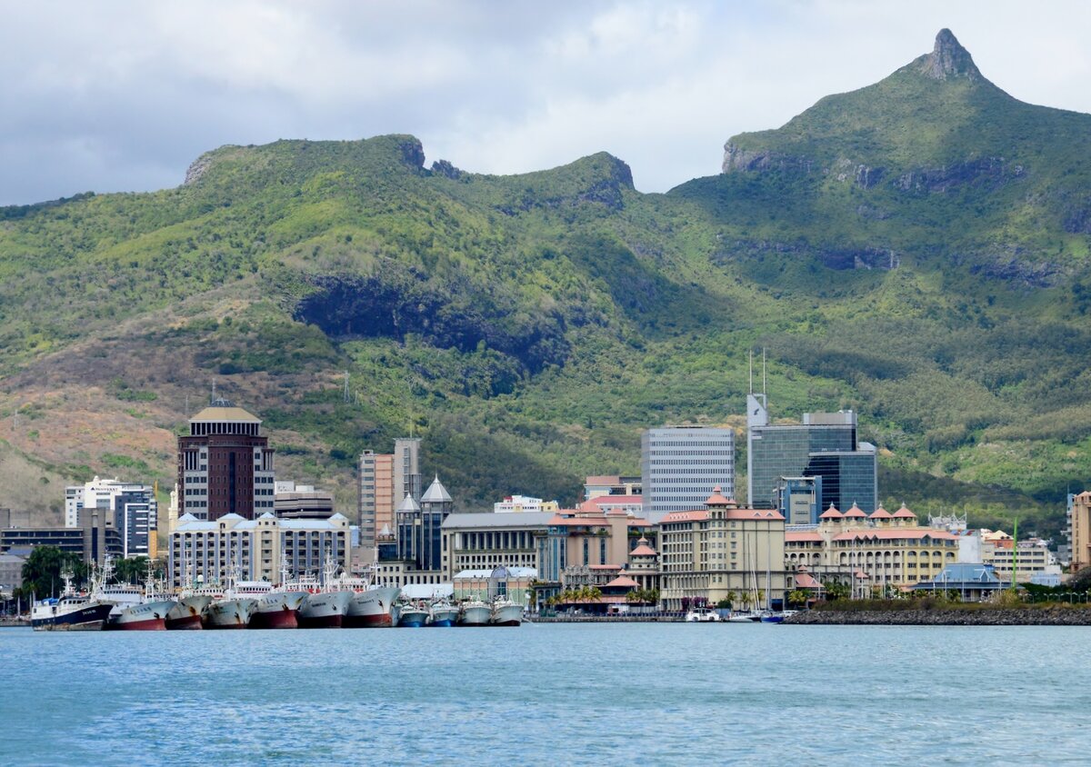 Порт Луи - фото из интернета