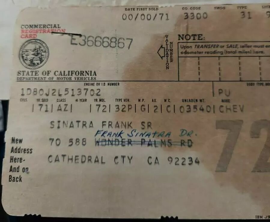 На карточке действительно значится Френк Синатра. Но где гарантии, что не однофамилец.