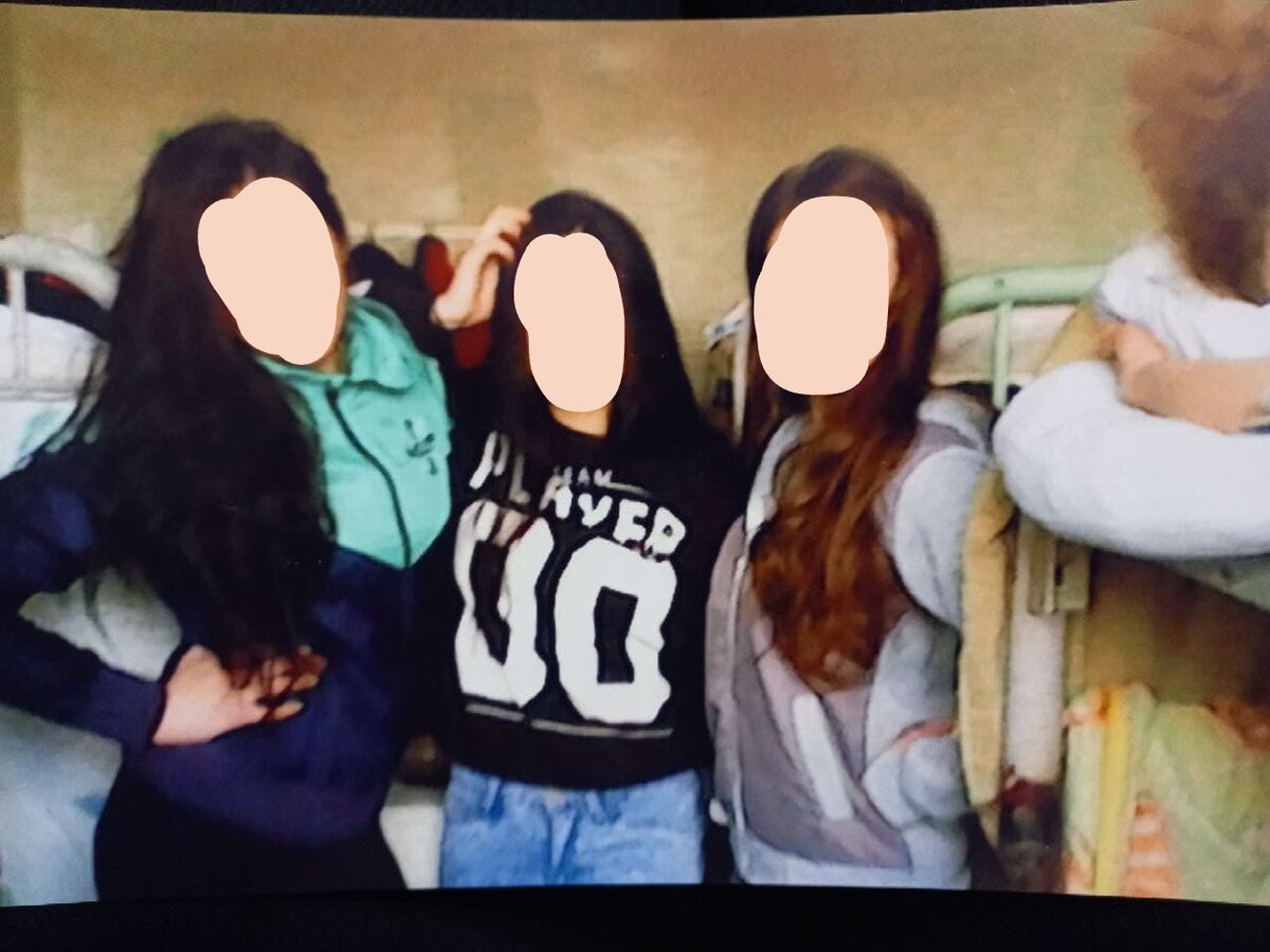 Оппозиционеры. Кусочек моей головы справа)