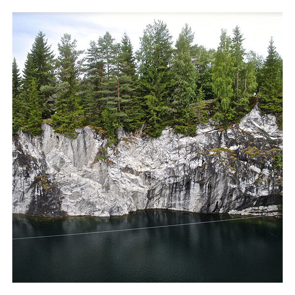 Туристический комплекс, расположенный в Сортавальском районе Республики Карелия. Основой комплекса является объект культурного наследия, памятник истории - заполненный грунтовыми водами бывший мраморный карьер.