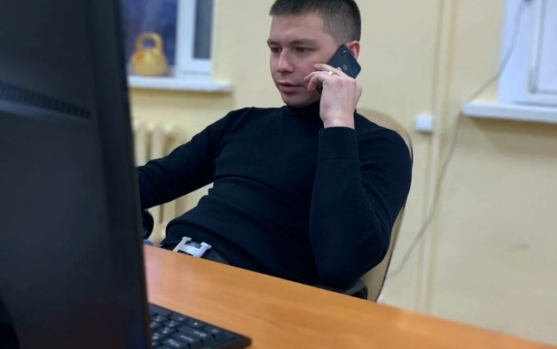 "Урезал себе зарплату и начал платить подчиненным по 390 тысяч в месяц ...