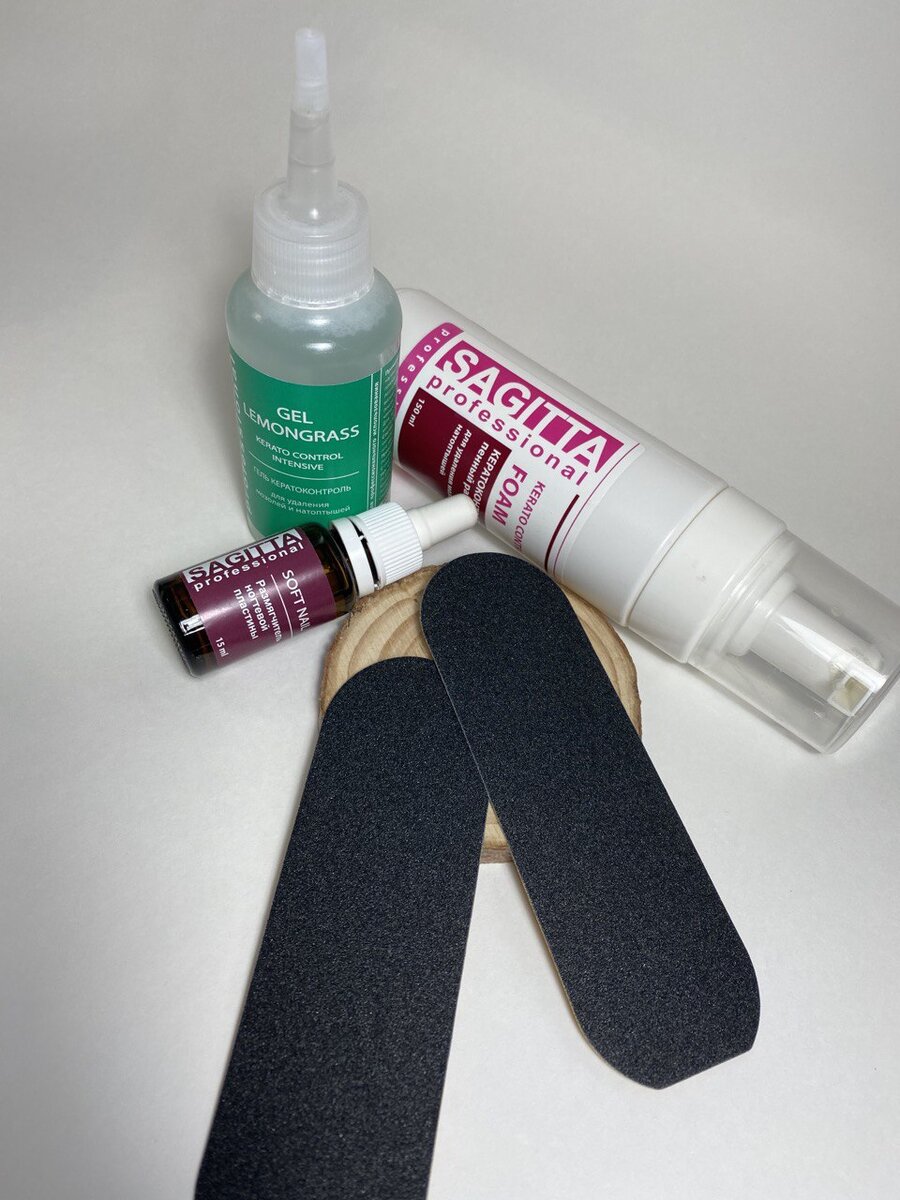 Необходимые материалы для ухода за кожей и ногтями ног.