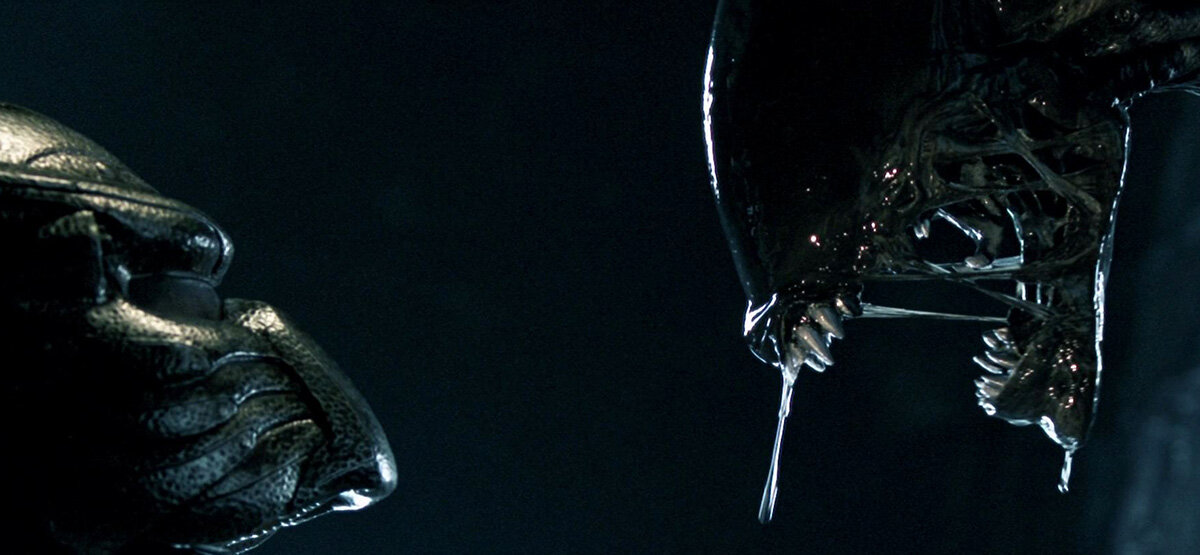До фильма Хищники и Чужие сталкивались в играх, книгах и комиксах
