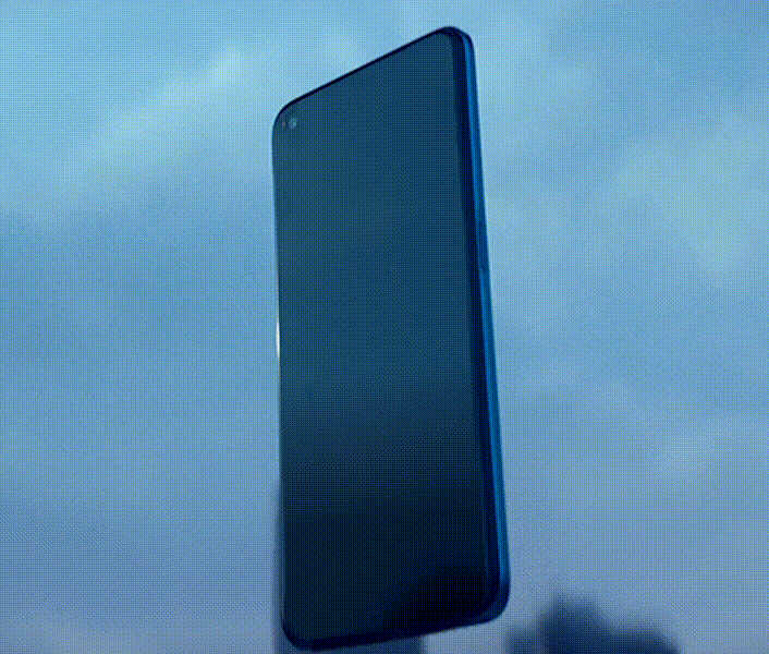 демонстрация смены цвета корпуса смартфона Realme 9 Pro