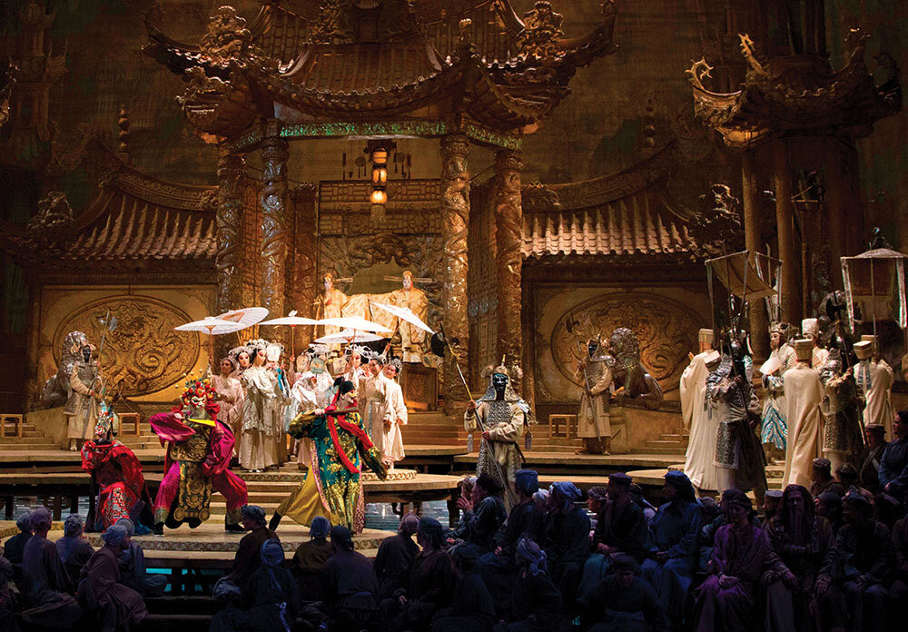 Сцена из оперы Пуччини "Принцесса Турандот" по поэме Шиллера (на основе сказки К.Гоцци) - где китайские декорации и китайская тональность доведена до максимума