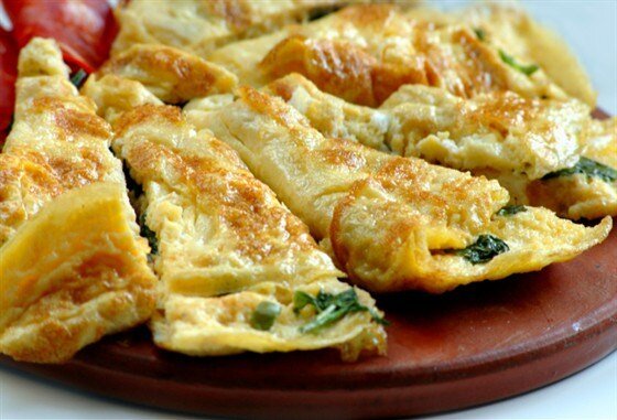 Или вот тоже несладкий вариант завтрака — идея моей мамы. Очень легкий и вкусный, а главное полезный омлет.