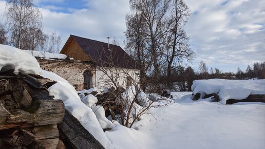 Освободил дом прадеда из снежного плена. Встречаем весну в деревне поездкой