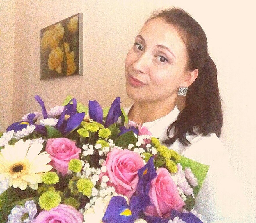 Будни медицинского копирайтера проходят за любимой работой с чашечкой кофе