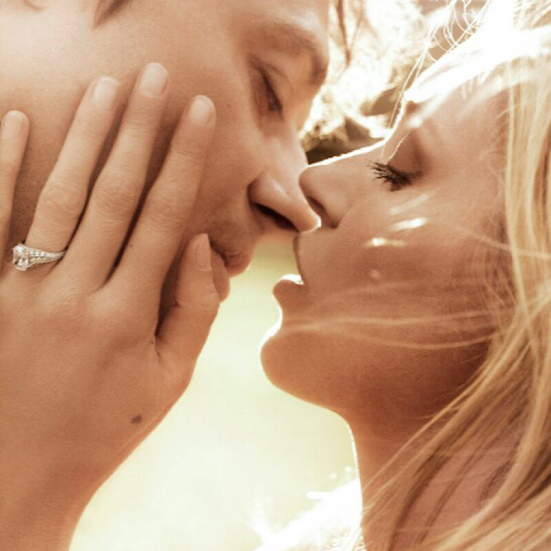 Кольцо Кейт Мосс из белого золота с бриллиантом огранки «кушон»