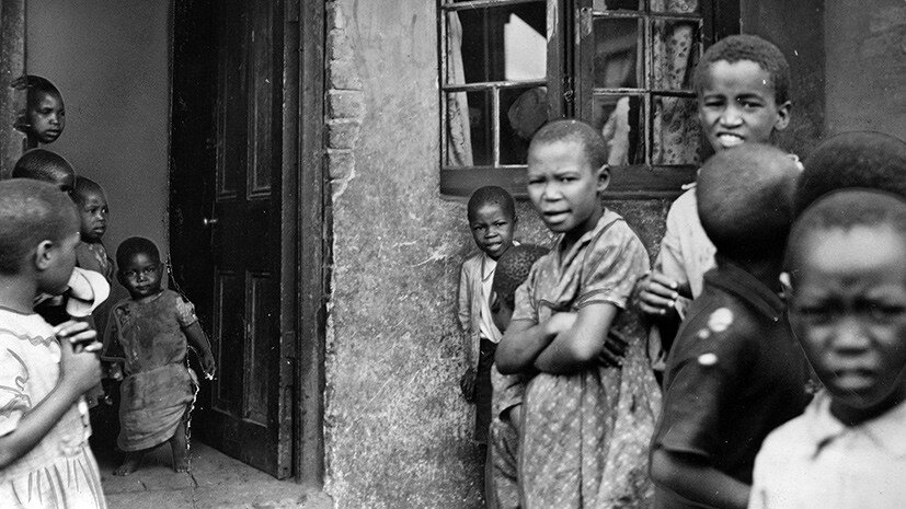 Дети живут в трущобах, Южная Африка, 1952/ © Getty Images
