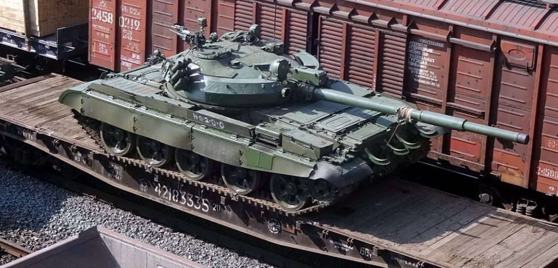 Т-62М на ж/д платформе