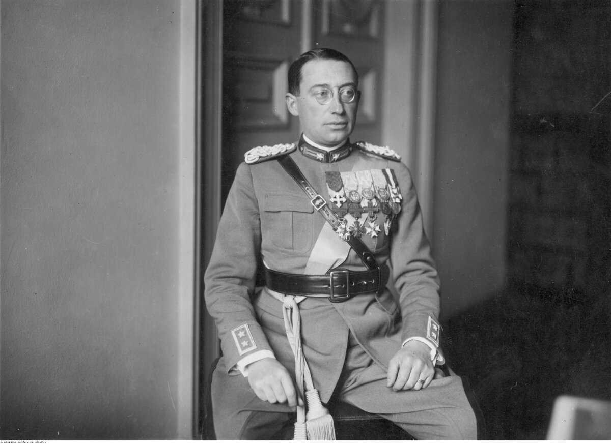Полковник Марио Роатта в бытность военным атташе в Варшаве . Вторя половина 20-х годов ХХ века.