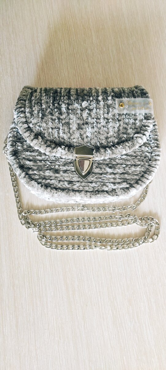 Первая сумочка на каркасе, давно хотела попробовать. 