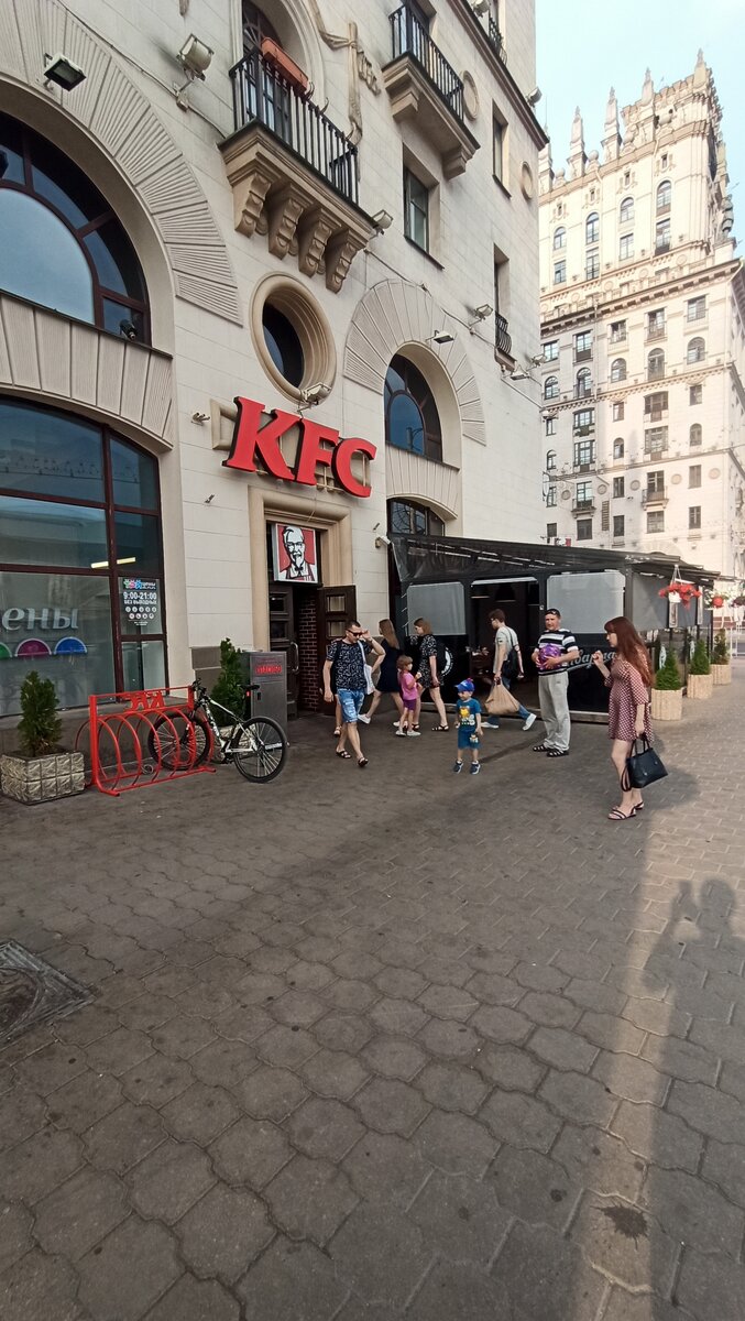 Так, например, выглядит KFC напротив железнодорожного вокзала 